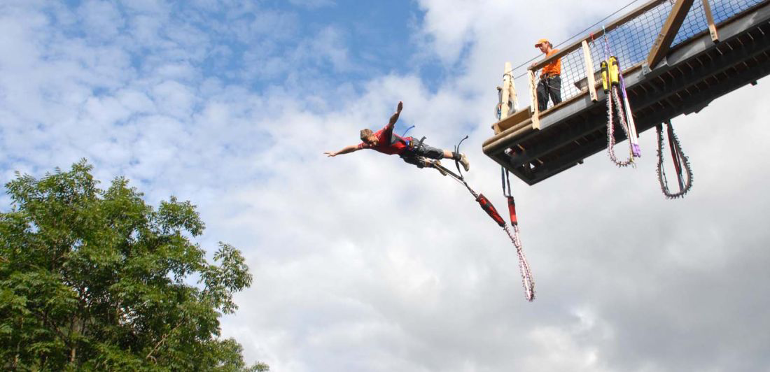 Saut à l’élastique pour renforcer l’esprit d’équipe