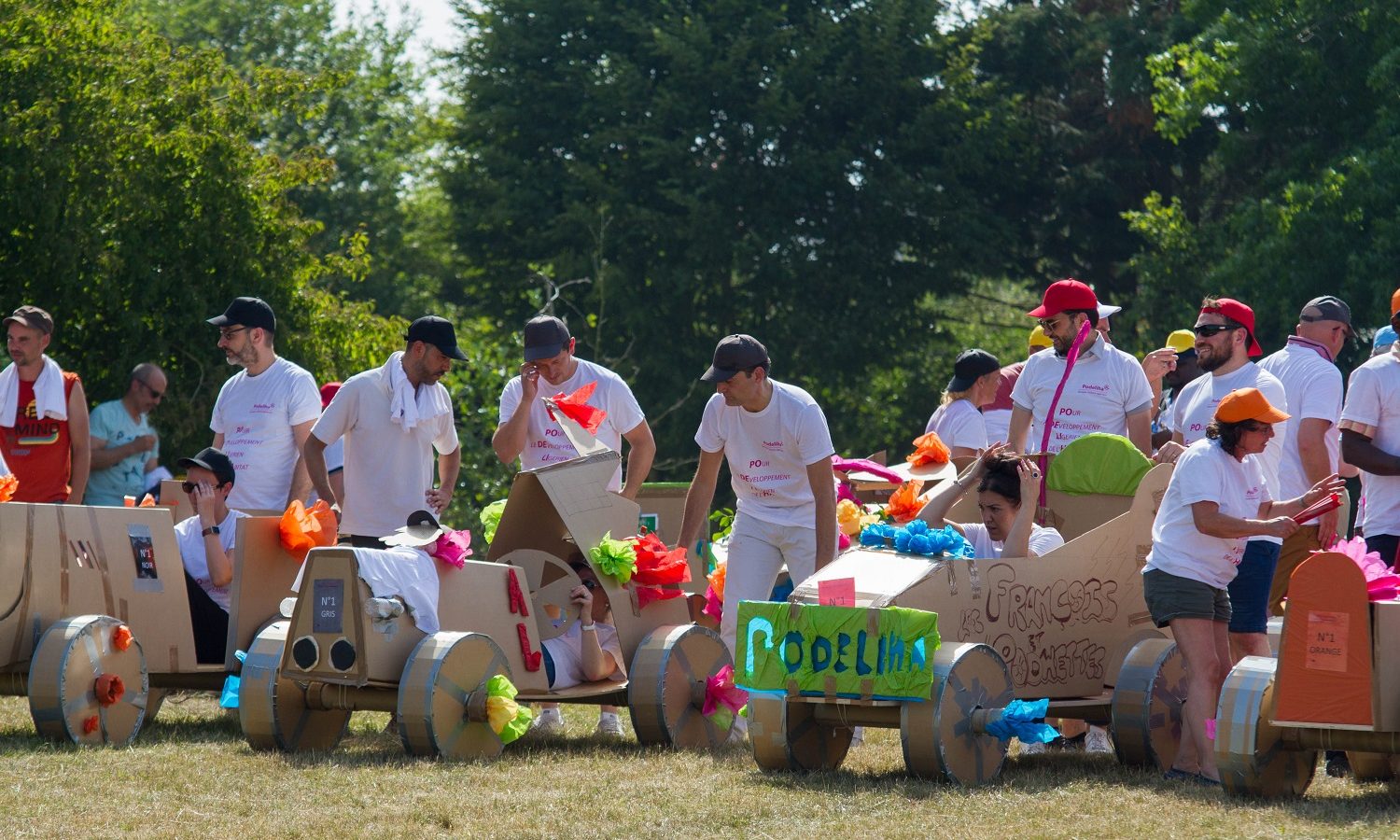 Grand prix voitures en carton